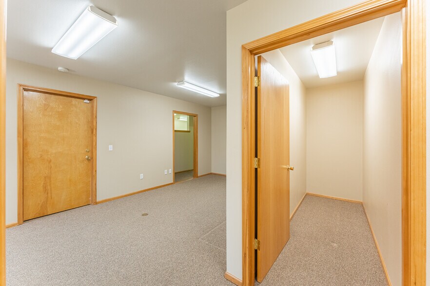 More Photos Of 914 Citadel Dr, Everson Office Residential For Lease