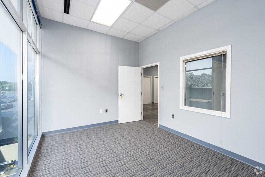 More Photos Of 2191 Defense Hwy, Crofton Medical For Lease