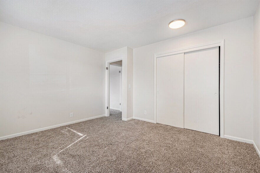 More Photos Of 8831-8837 Glenwood Ct, Overland Park Apartments For Sale
