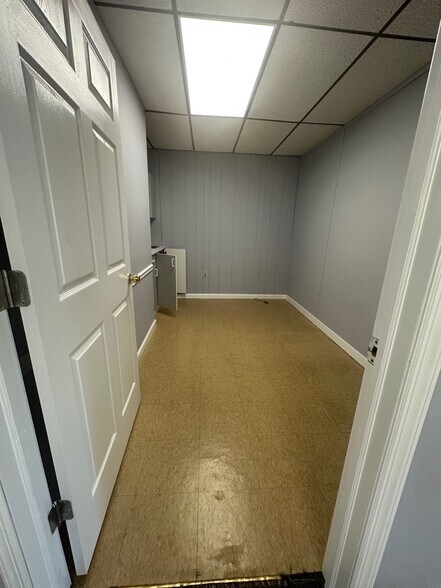 More Photos Of 1804 Oak Tree Rd, Edison Medical For Lease