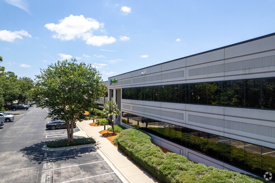 More Photos Of 12735 Gran Bay Pky W, Jacksonville Light Distribution For Lease