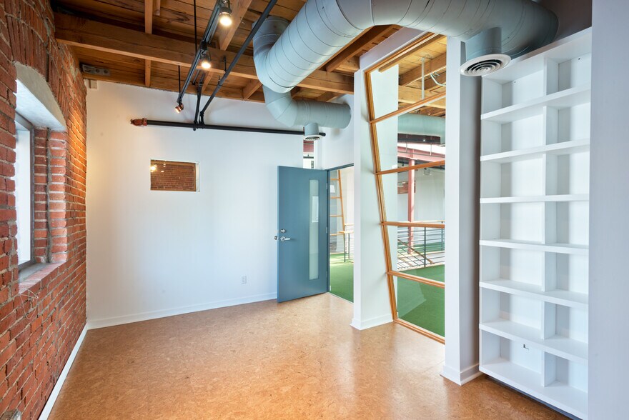 More Photos Of 2917 Santa Monica Blvd, Santa Monica Loft Creative Space For Lease