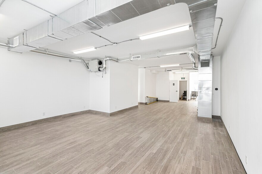 More Photos Of 5848 Ferry St, Niagara Falls General Retail For Sale