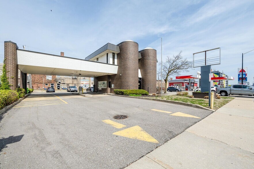 More Photos Of 300 Main St, Saint Joseph Bank For Sale