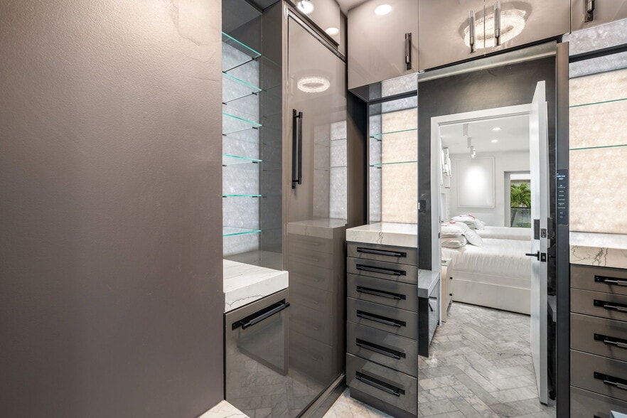 More Photos Of 124 11th St, Miami Beach Hotel For Sale