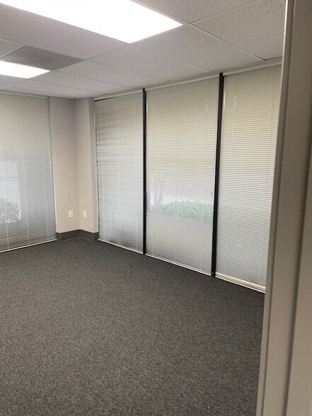 More Photos Of 6015 Chester Cir, Jacksonville Unknown For Lease