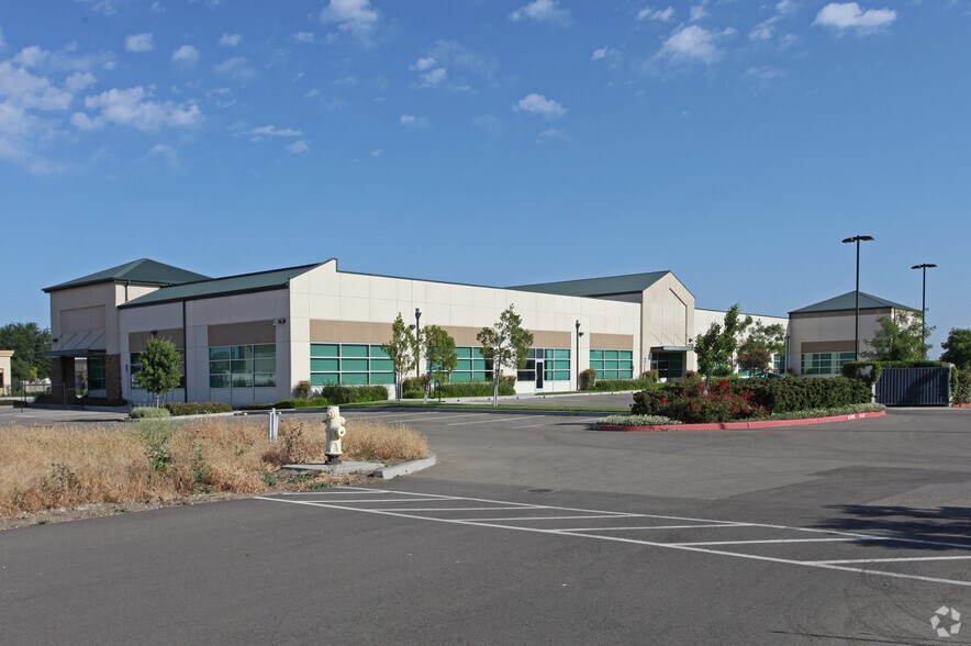 More Photos Of 17270-17272 Golden Valley Pky, Lathrop Office For Lease