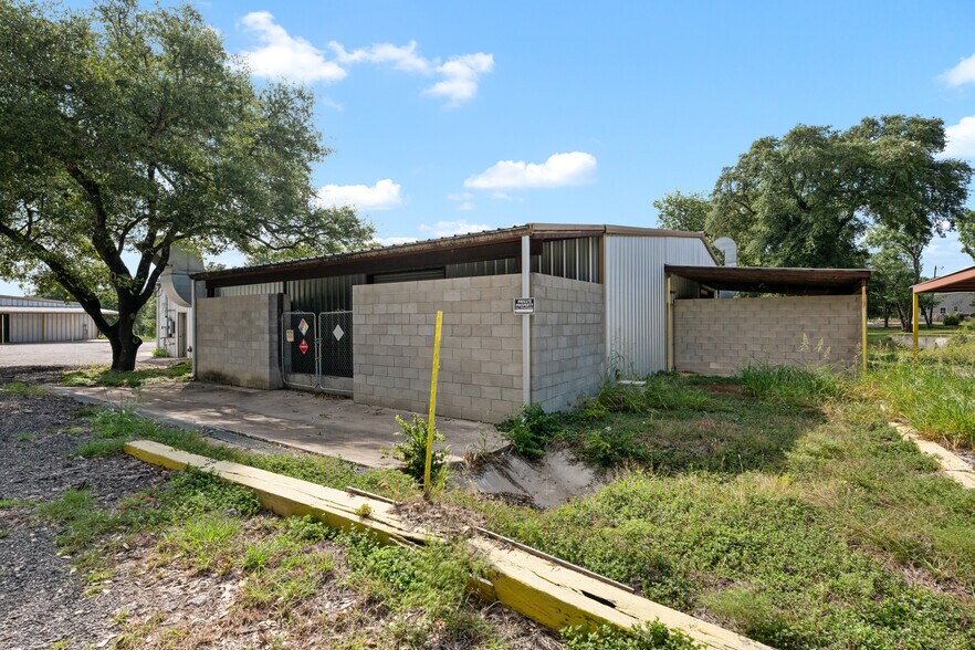 More Photos Of 301 Dews Rd, Leander Industrial For Sale