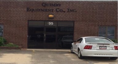 More Photos Of 35 Central Dr, Farmingdale Warehouse For Lease