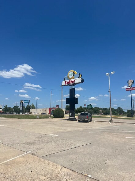 More Photos Of 637 NW 32nd St, Newcastle Restaurant For Sale