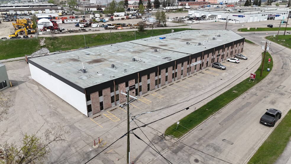 Primary Photo Of 1301-1313 Hastings Cres SE, Calgary Warehouse For Sale