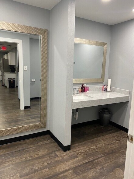 More Photos Of 400 Chisholm Valley Dr, Round Rock Unknown For Lease