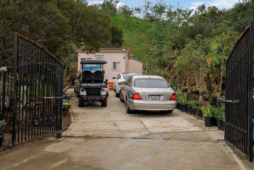 More Photos Of 10200 Willow Springs Lane, Sunland Land For Sale