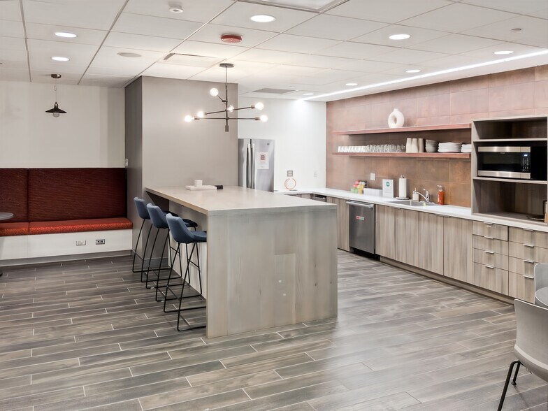 More Photos Of 150 N Michigan Ave, Chicago Coworking Space
