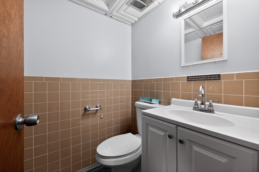 More Photos Of 1701 Wynwood Dr, Cinnaminson Medical For Sale
