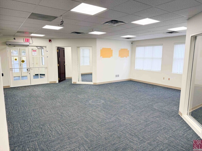 More Photos Of 1009 New Haven Rd, Naugatuck Bank For Sale