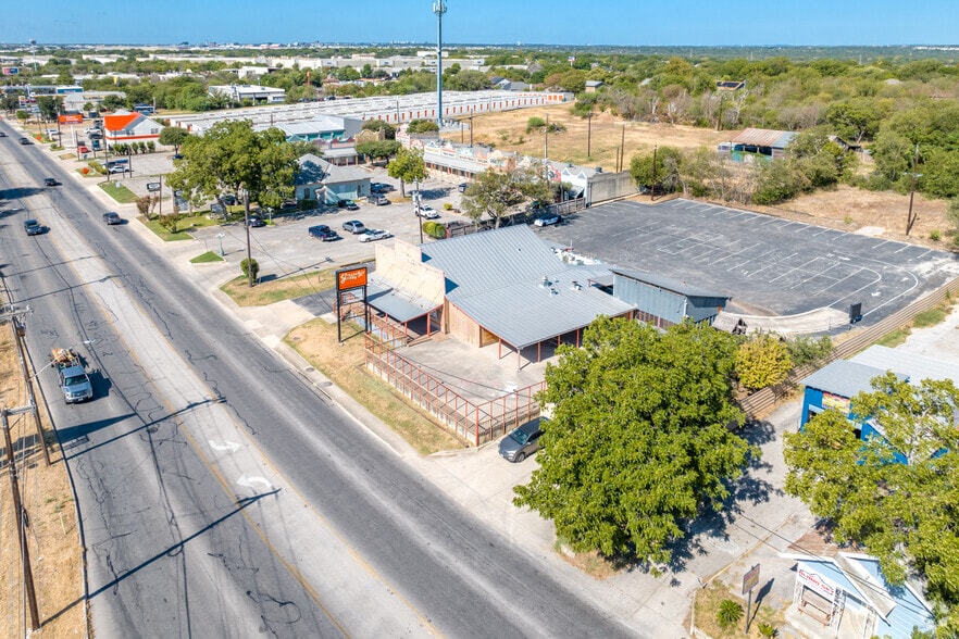 More Photos Of 13525 Wetmore Rd, San Antonio Restaurant For Lease