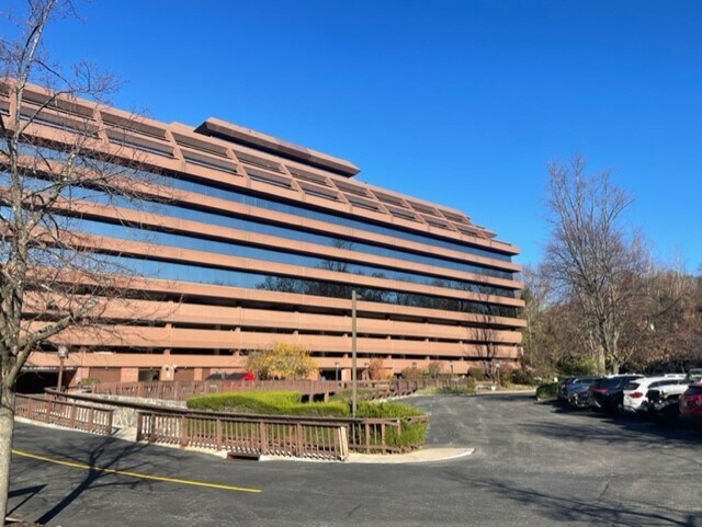 More Photos Of 120 White Plains Rd, Tarrytown Office For Lease