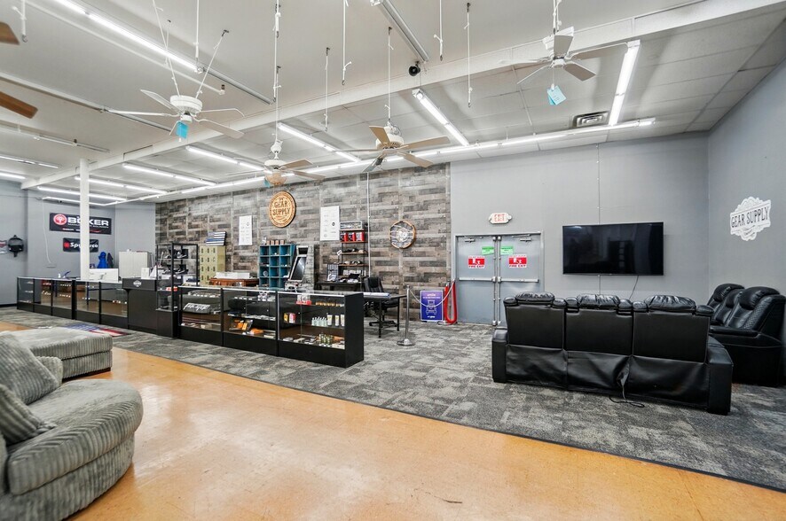 More Photos Of 50 Eswin St, Cincinnati Freestanding For Sale