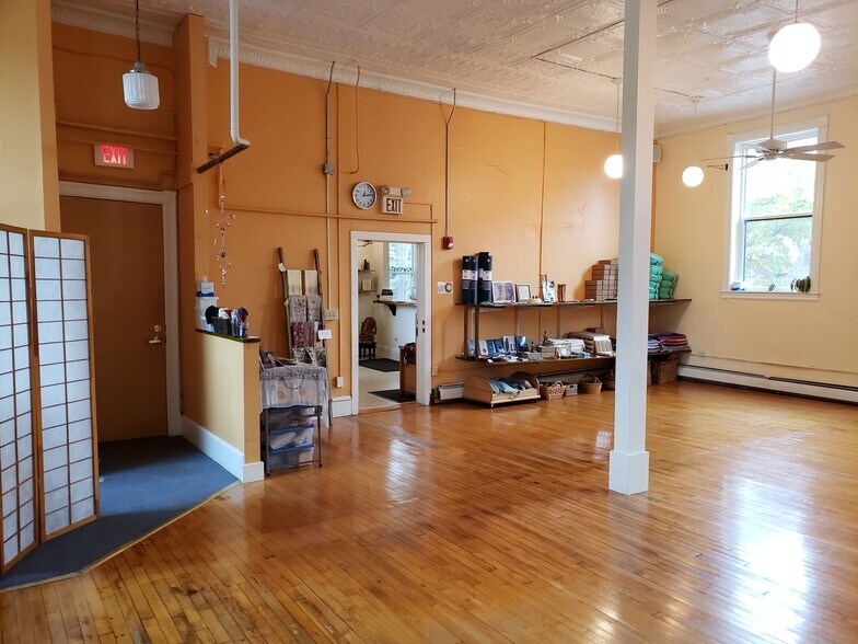 More Photos Of 17 Kellogg Ave, Amherst Storefront Retail Office For Lease