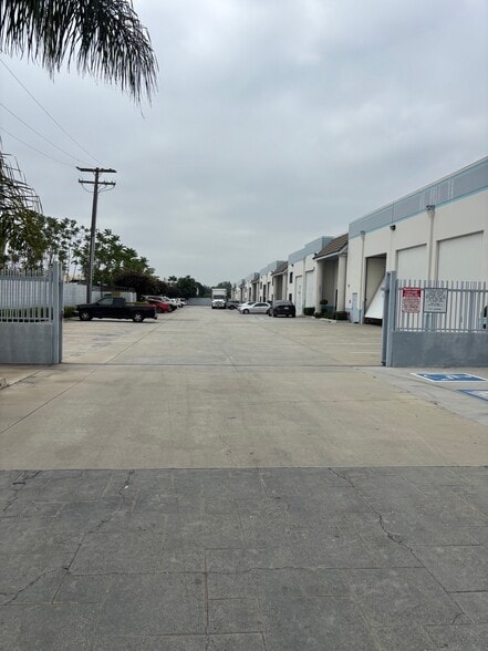 More Photos Of 9528 E Rush St, South El Monte Manufacturing For Lease