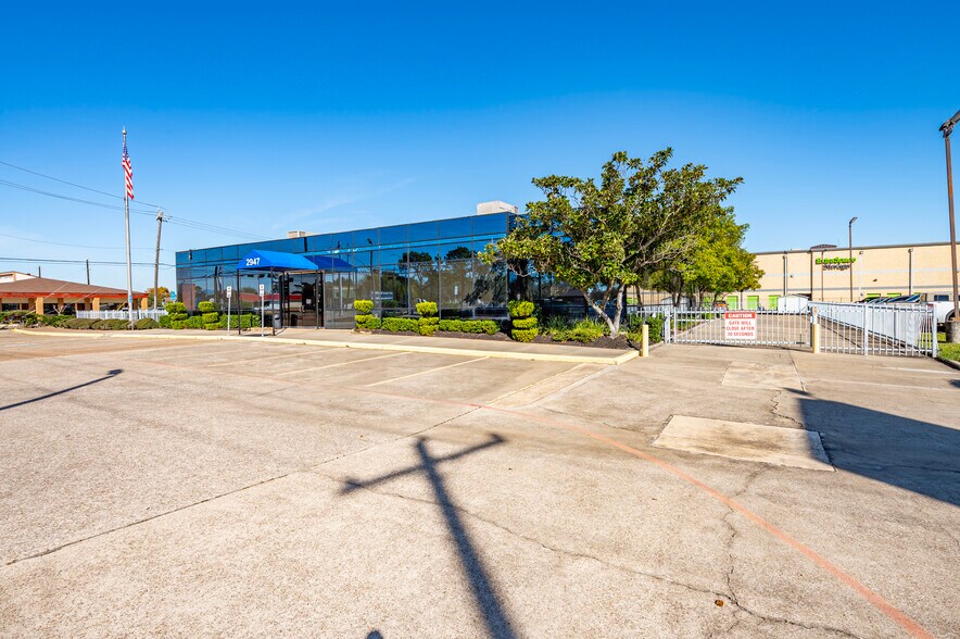 More Photos Of 2947 E Broadway St, Pearland Office For Lease