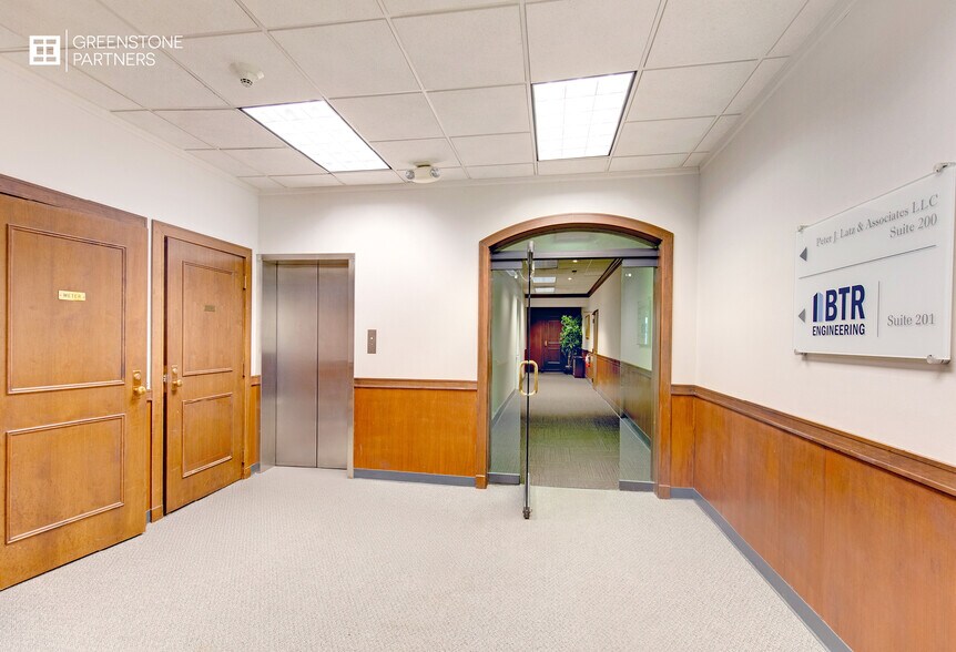 More Photos Of 104 N Oak Park Ave, Oak Park Office Residential For Lease