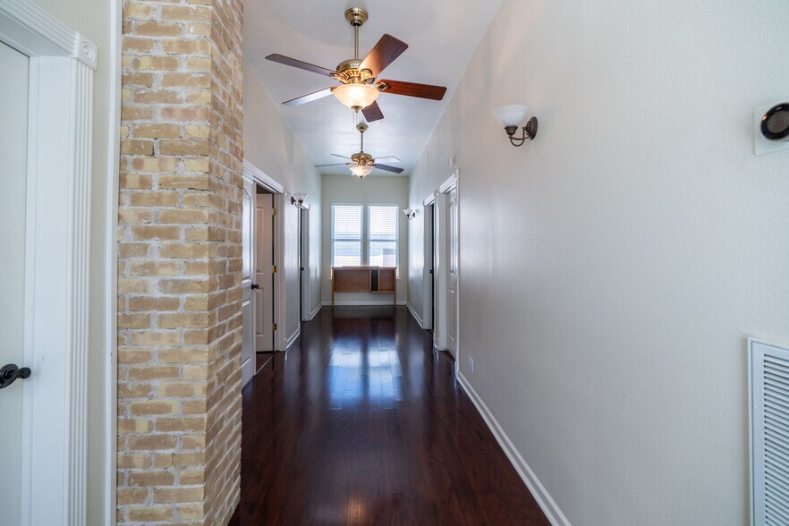 More Photos Of 806 W 11th St, Austin Office Residential For Sale