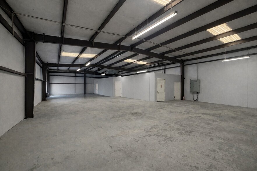 More Photos Of 3200 W Diamond St, Tucson Warehouse For Lease
