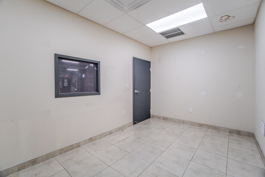 More Photos Of 1015 NW 72nd St, Miami Warehouse For Sale