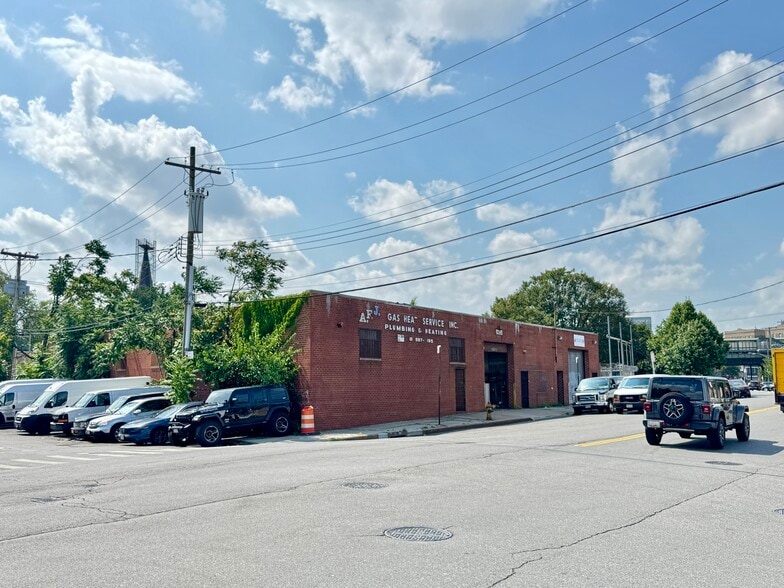 Primary Photo Of 1401 Commerce Ave, Bronx Warehouse For Lease