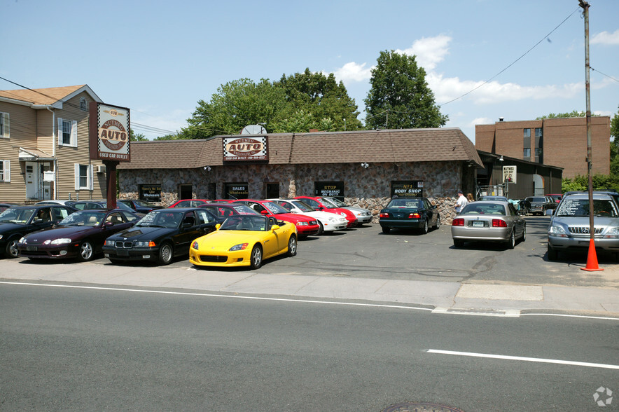 Primary Photo Of 438-440 Main St, East Hartford Auto Repair For Sale