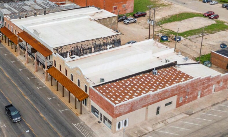 More Photos Of 201-213 S Main St, McGregor Storefront Retail Office For Lease