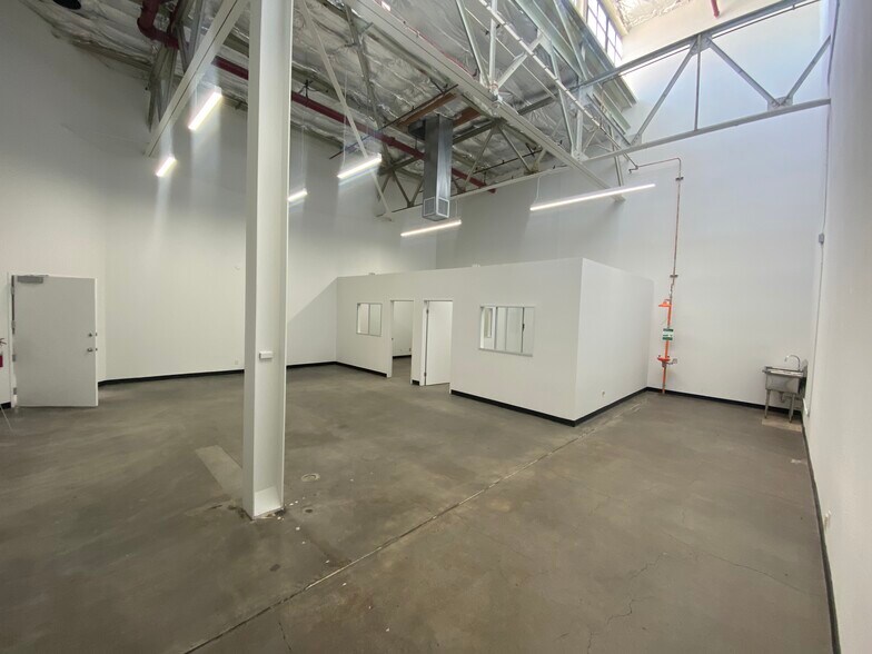 More Photos Of 1933 Davis St, San Leandro Storefront Retail Office For Lease