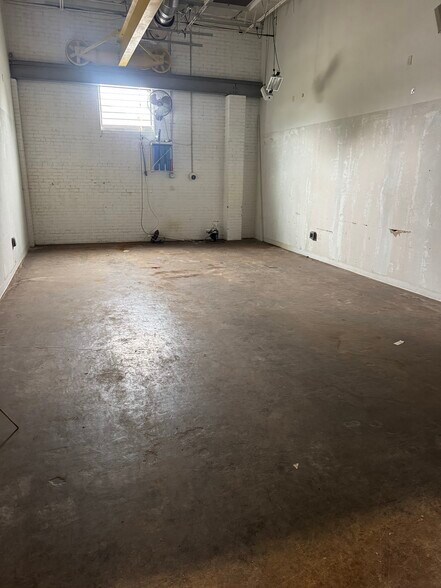 More Photos Of 918-922 NW 5th St, Oklahoma City Freestanding For Lease