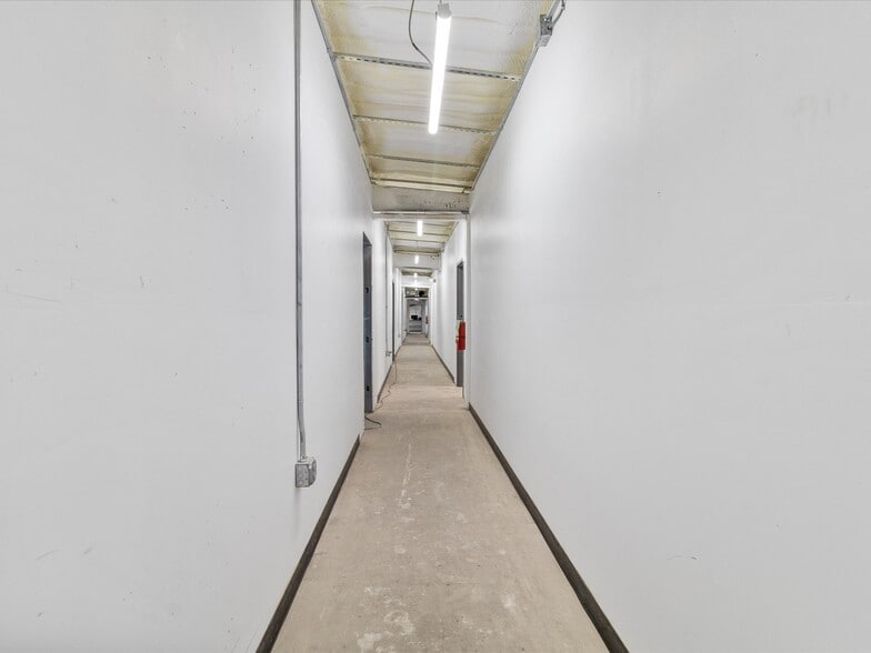 More Photos Of 700 N Main St, Lexington Industrial For Sale