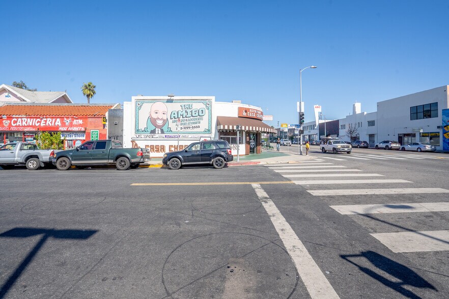 More Photos Of 4907 Maplewood Ave, Los Angeles Freestanding For Sale