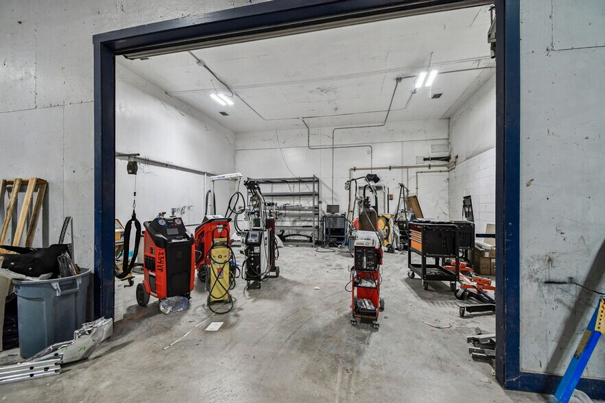More Photos Of 4811 W Sligh Ave, Tampa Warehouse For Lease