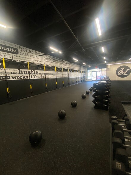 More Photos Of 228 E Plaza Dr, Eagle Freestanding For Lease