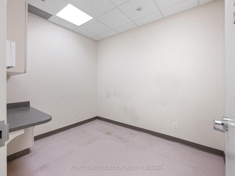 More Photos Of 1560 Queen St W, Toronto Storefront Retail Office For Lease