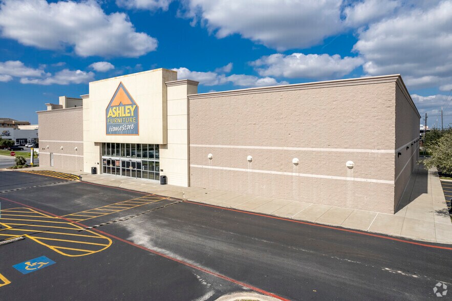 More Photos Of 3000 Pablo Kisel Blvd, Brownsville Unknown For Lease