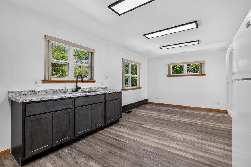 More Photos Of 535 Elm St, Hillsboro Office For Sale