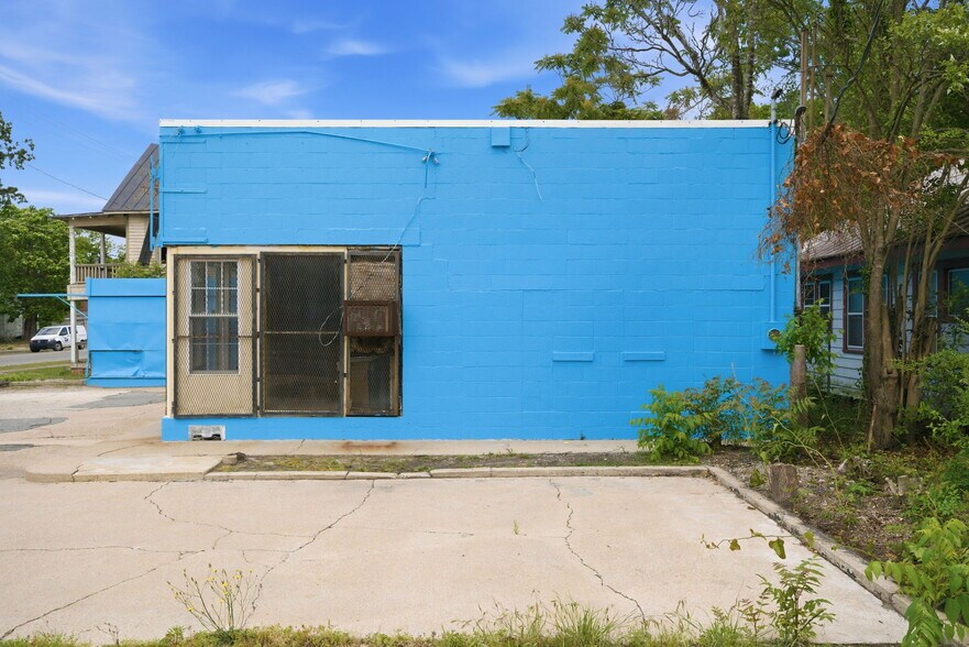 More Photos Of 414 S John St, Goldsboro General Retail For Sale