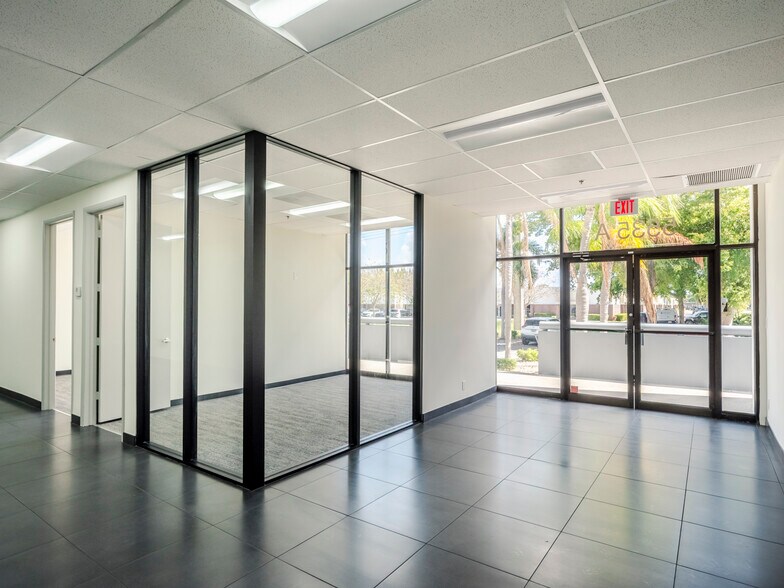 More Photos Of 5535-5545 NW 35th Ave, Fort Lauderdale Distribution For Lease