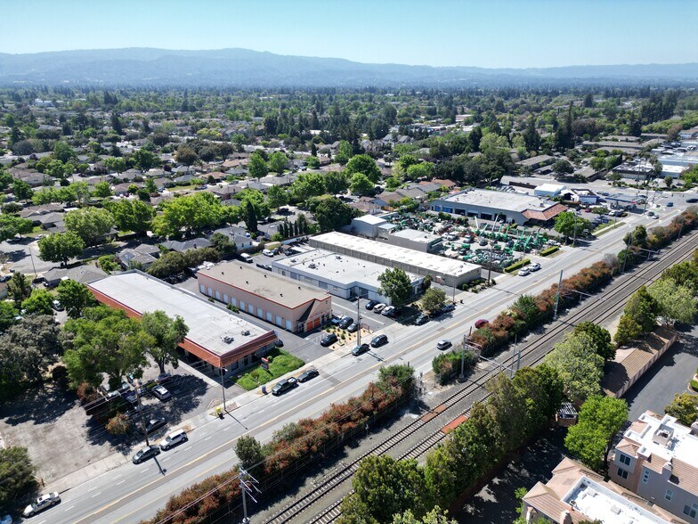 More Photos Of 922 W Evelyn Ave, Sunnyvale Self Storage For Sale