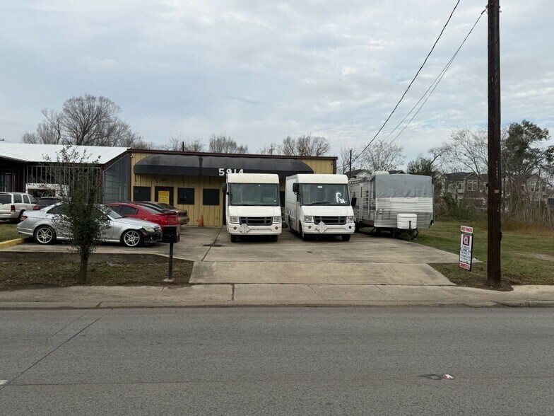 More Photos Of 5914 Cullen Blvd, Houston Storefront For Lease