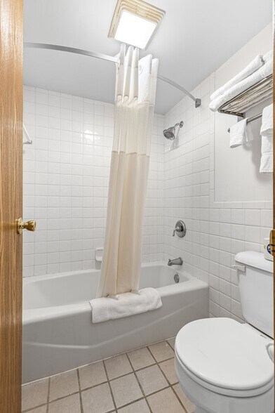 More Photos Of 310 S McCune St, Pilot Knob Hotel For Sale