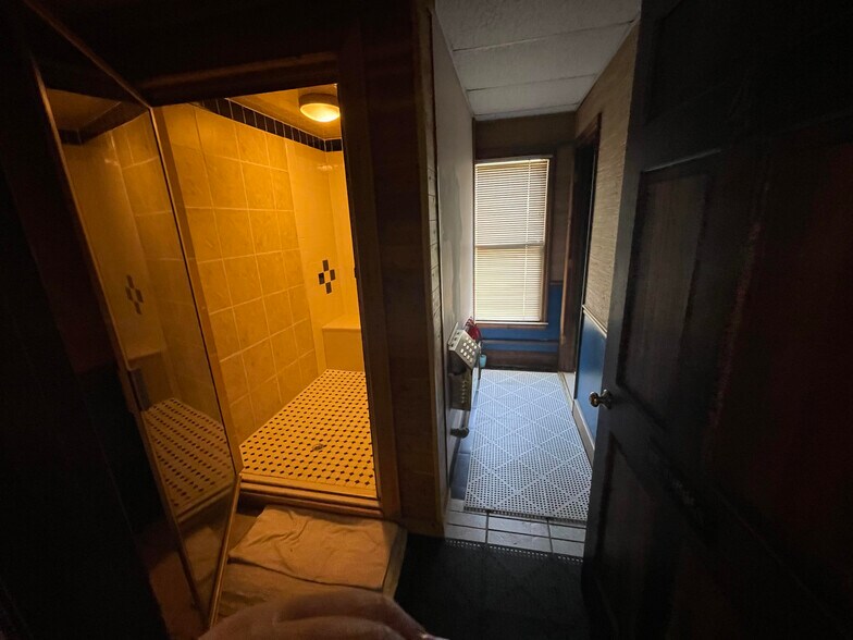 More Photos Of 5808 Monroe Rd, Charlotte Office For Sale