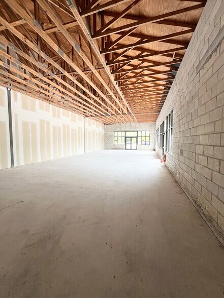 More Photos Of 727 Sebastian Blvd, Sebastian Storefront Retail Office For Lease
