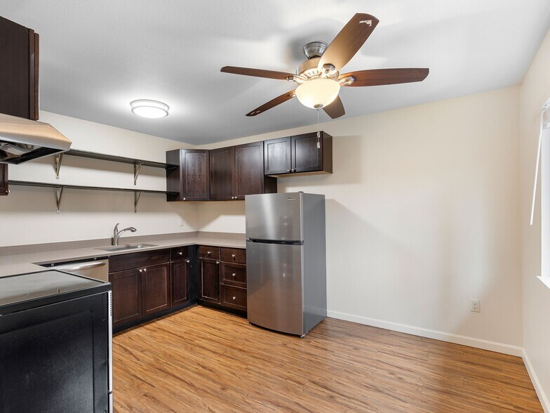 More Photos Of 1626-1646 SE Ash St, Portland Apartments For Sale